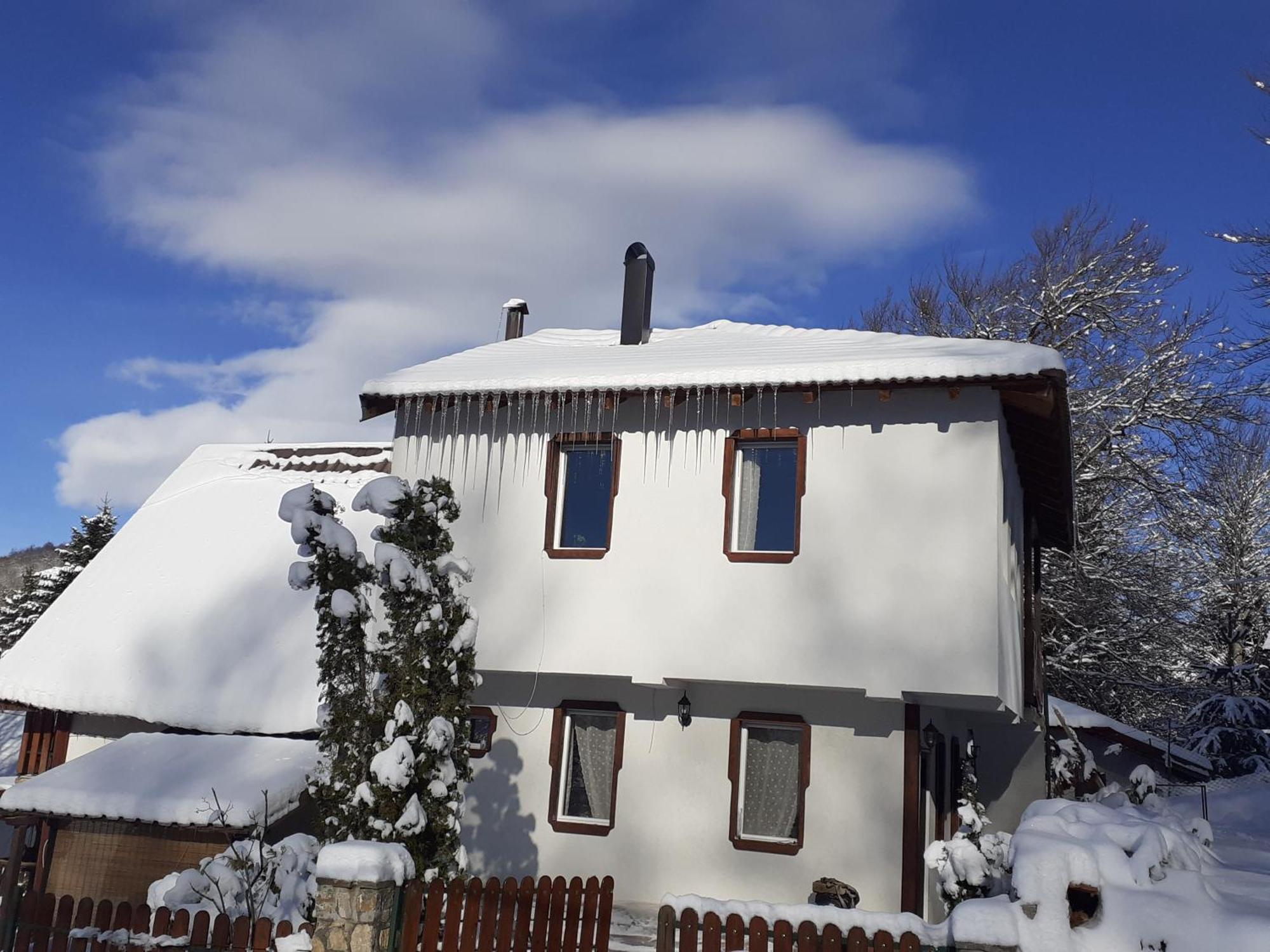 Restaurant And Apartments - T'Ga Za Jug Lazaropole Zewnętrze zdjęcie