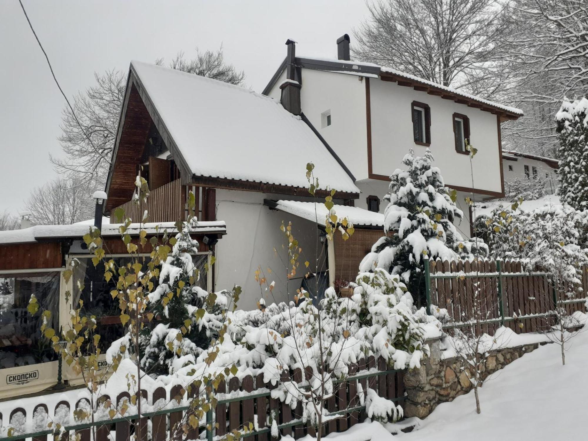 Restaurant And Apartments - T'Ga Za Jug Lazaropole Zewnętrze zdjęcie